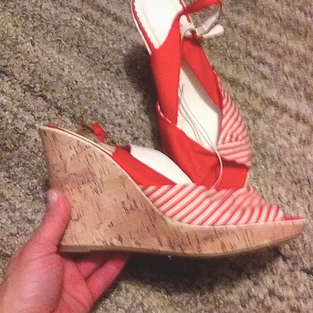 NWT Wet Seal sling-back peep-toe wedge heals